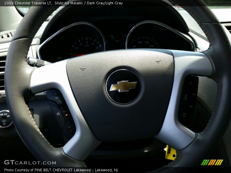 Silver Ice Metallic / Dark Gray/Light Gray 2009 Chevrolet Traverse LT