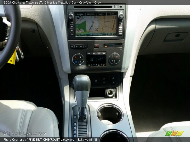 Silver Ice Metallic / Dark Gray/Light Gray 2009 Chevrolet Traverse LT