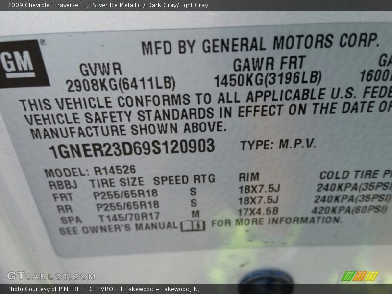 Silver Ice Metallic / Dark Gray/Light Gray 2009 Chevrolet Traverse LT