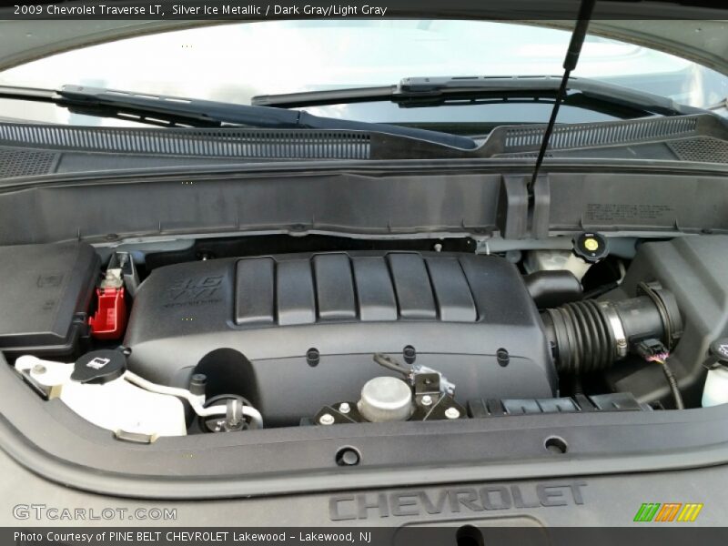Silver Ice Metallic / Dark Gray/Light Gray 2009 Chevrolet Traverse LT