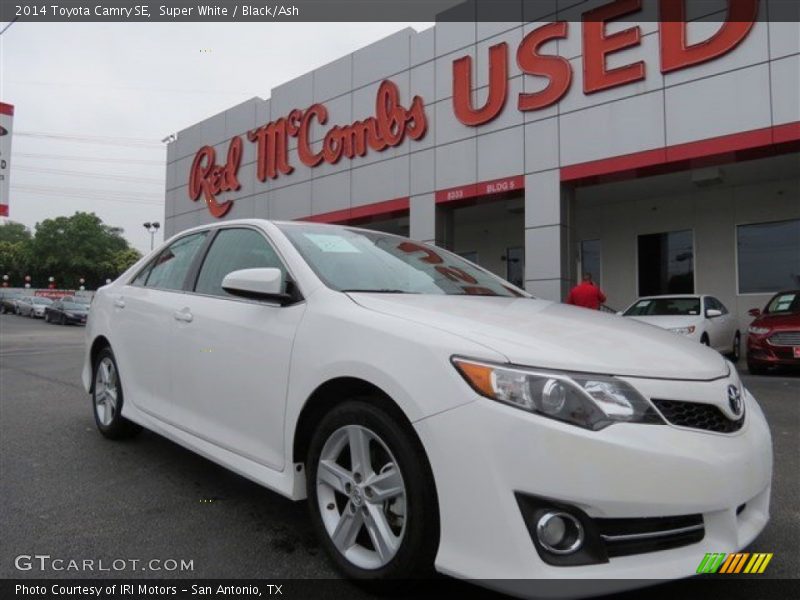 Super White / Black/Ash 2014 Toyota Camry SE