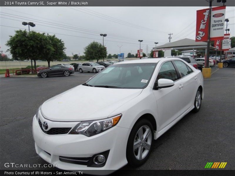Super White / Black/Ash 2014 Toyota Camry SE