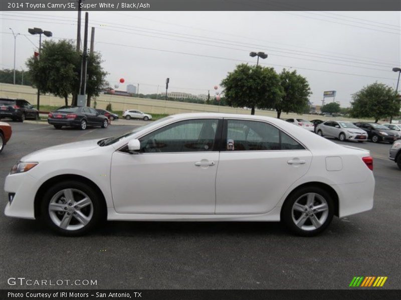Super White / Black/Ash 2014 Toyota Camry SE