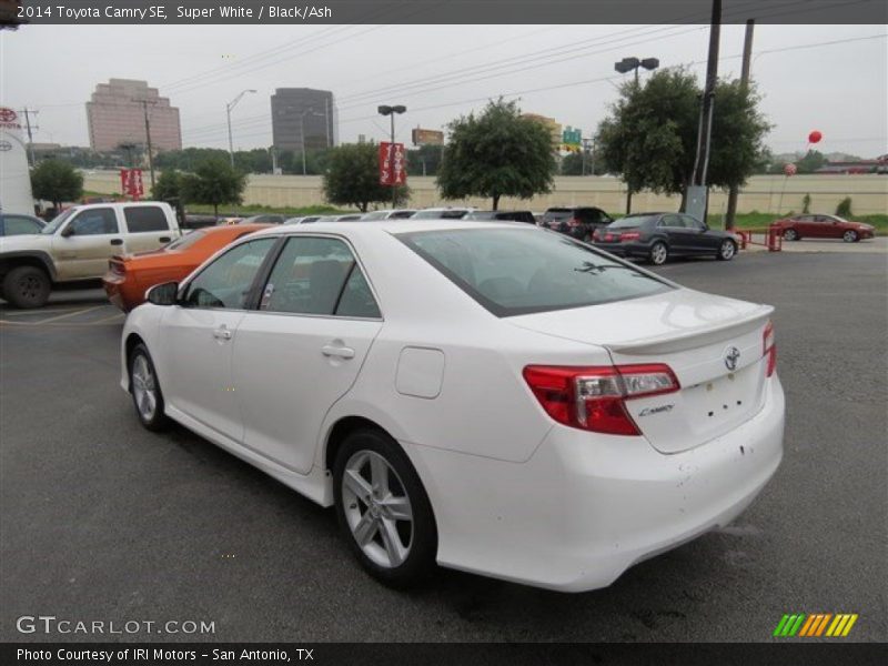 Super White / Black/Ash 2014 Toyota Camry SE