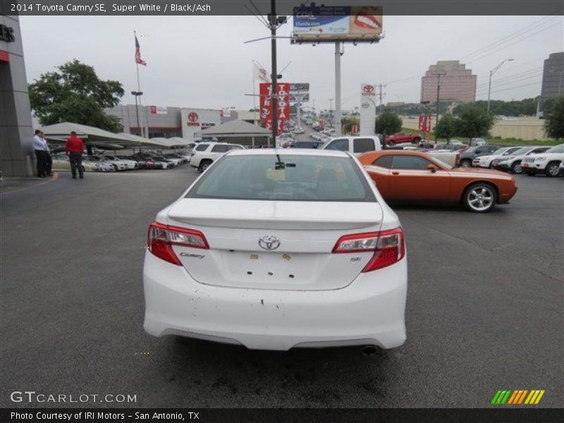 Super White / Black/Ash 2014 Toyota Camry SE