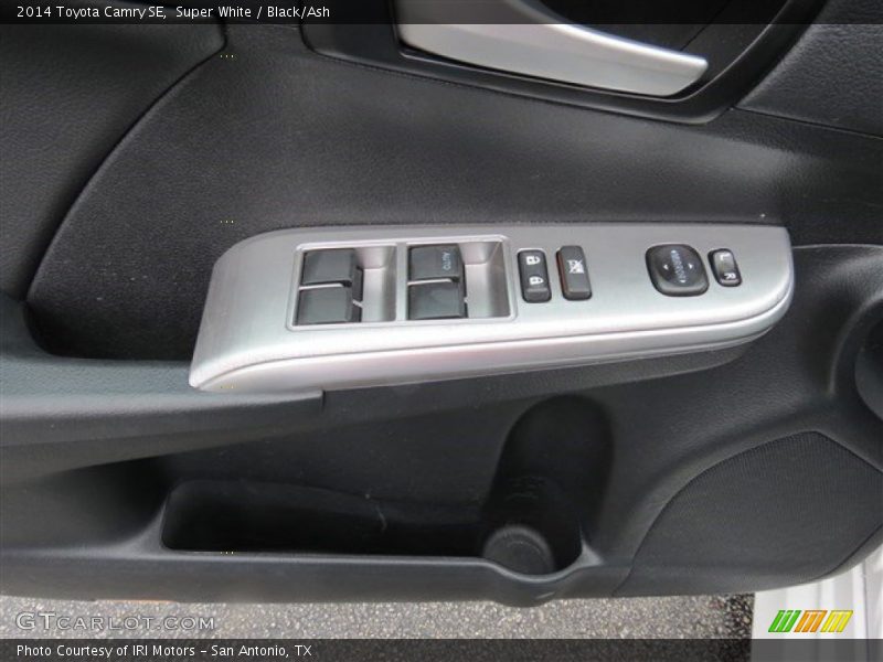 Super White / Black/Ash 2014 Toyota Camry SE