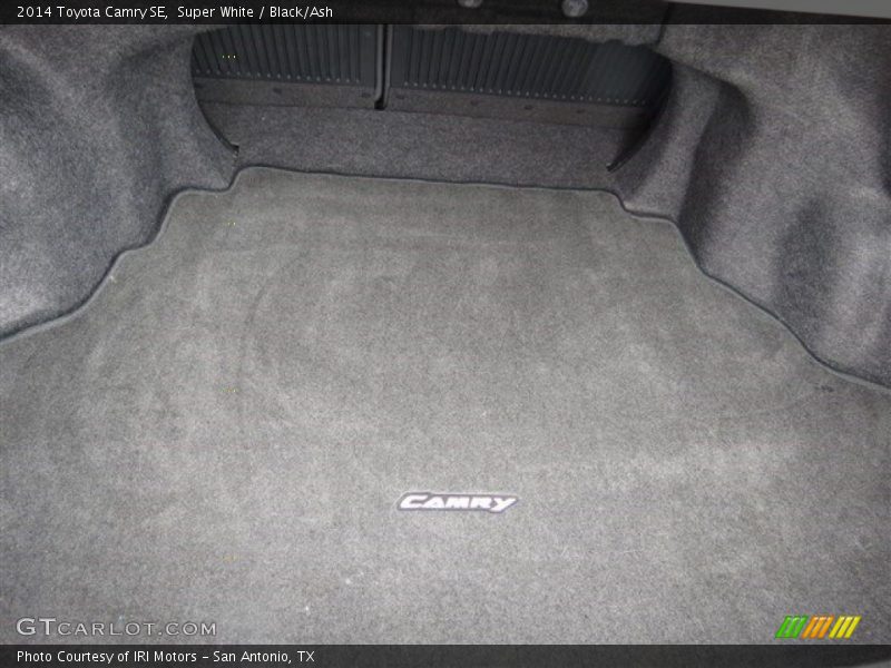 Super White / Black/Ash 2014 Toyota Camry SE