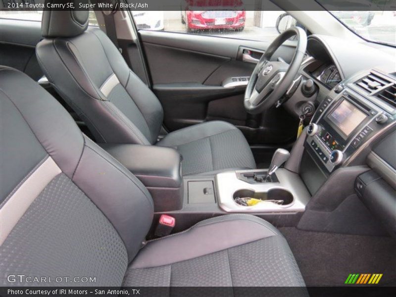 Super White / Black/Ash 2014 Toyota Camry SE