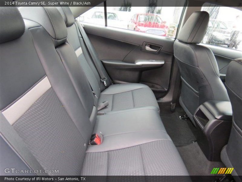 Super White / Black/Ash 2014 Toyota Camry SE