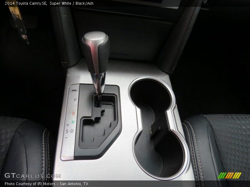 Super White / Black/Ash 2014 Toyota Camry SE