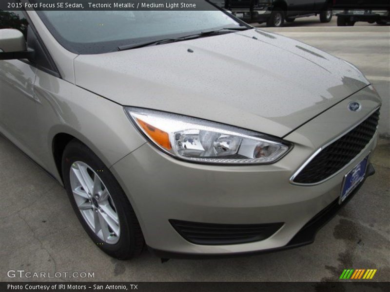 Tectonic Metallic / Medium Light Stone 2015 Ford Focus SE Sedan