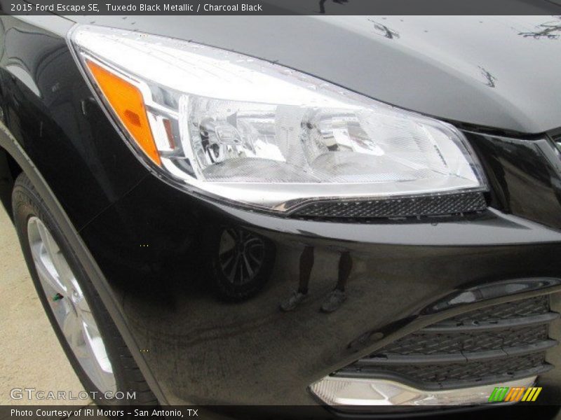 Tuxedo Black Metallic / Charcoal Black 2015 Ford Escape SE
