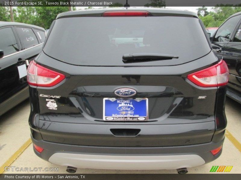 Tuxedo Black Metallic / Charcoal Black 2015 Ford Escape SE