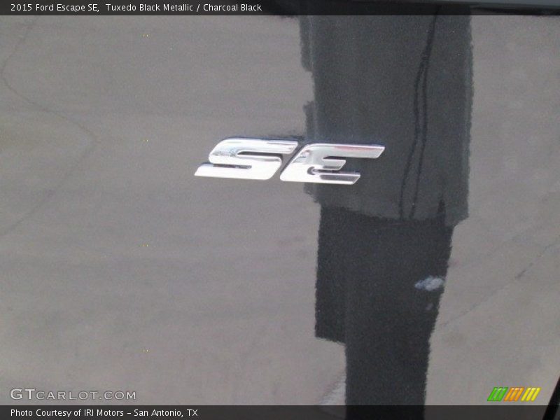 Tuxedo Black Metallic / Charcoal Black 2015 Ford Escape SE