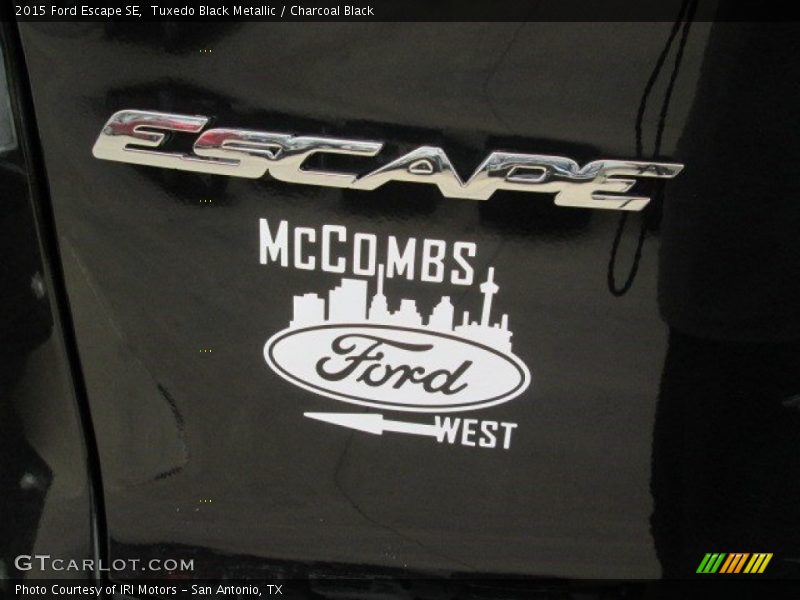 Tuxedo Black Metallic / Charcoal Black 2015 Ford Escape SE