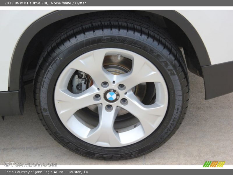 Alpine White / Oyster 2013 BMW X1 sDrive 28i
