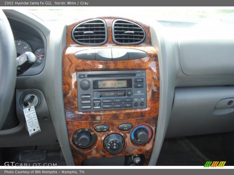 Nordic White / Gray 2002 Hyundai Santa Fe GLS