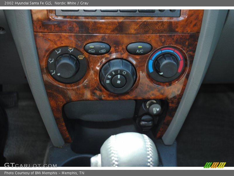 Nordic White / Gray 2002 Hyundai Santa Fe GLS