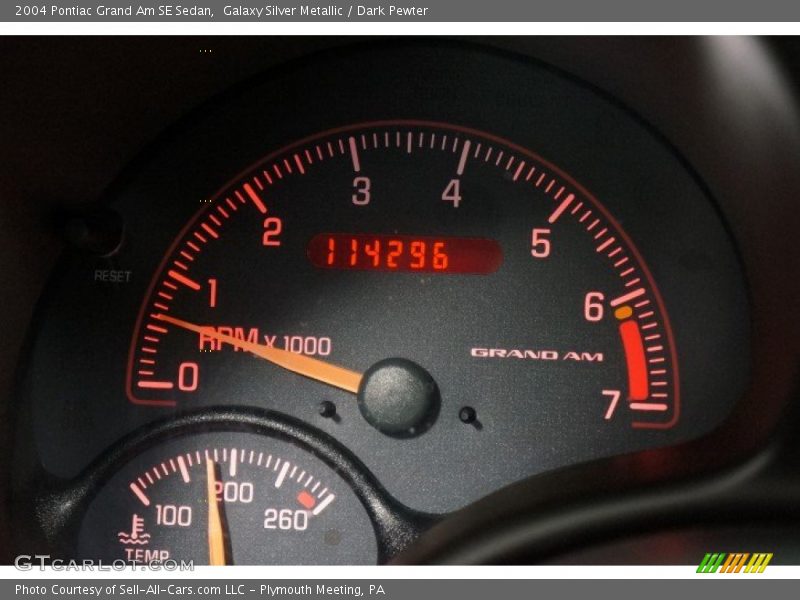 Galaxy Silver Metallic / Dark Pewter 2004 Pontiac Grand Am SE Sedan