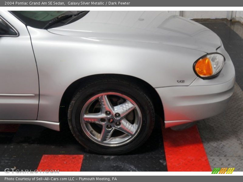 Galaxy Silver Metallic / Dark Pewter 2004 Pontiac Grand Am SE Sedan