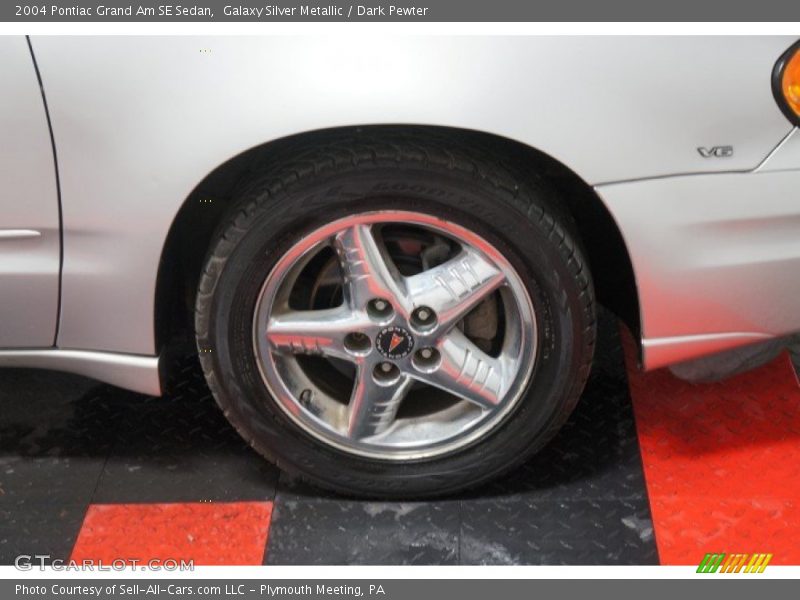 Galaxy Silver Metallic / Dark Pewter 2004 Pontiac Grand Am SE Sedan