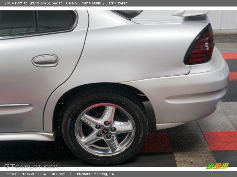 Galaxy Silver Metallic / Dark Pewter 2004 Pontiac Grand Am SE Sedan
