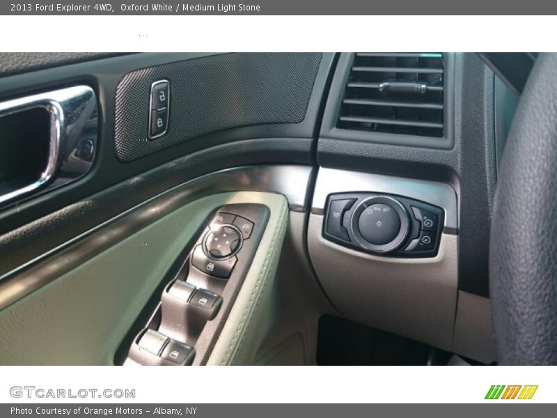 Oxford White / Medium Light Stone 2013 Ford Explorer 4WD