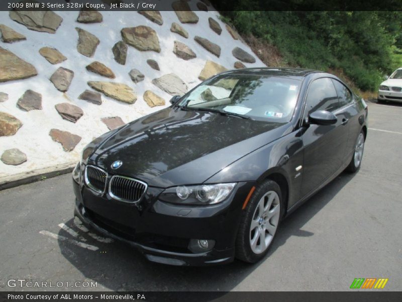 Front 3/4 View of 2009 3 Series 328xi Coupe