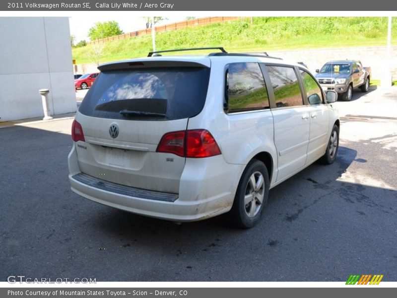 Calla Lily White / Aero Gray 2011 Volkswagen Routan SE