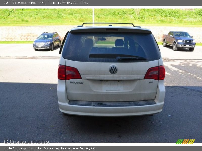 Calla Lily White / Aero Gray 2011 Volkswagen Routan SE