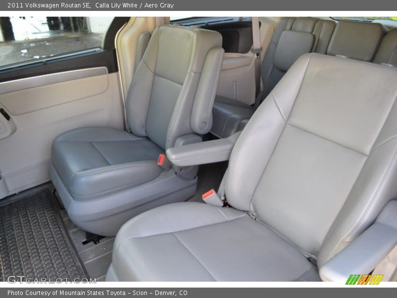 Calla Lily White / Aero Gray 2011 Volkswagen Routan SE