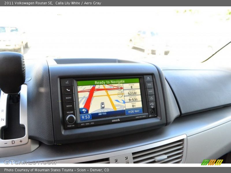 Calla Lily White / Aero Gray 2011 Volkswagen Routan SE