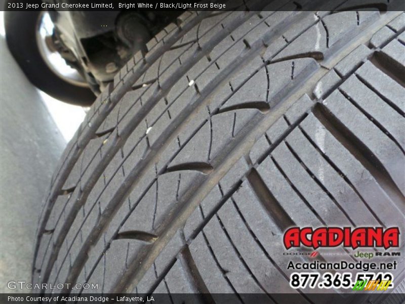 Bright White / Black/Light Frost Beige 2013 Jeep Grand Cherokee Limited