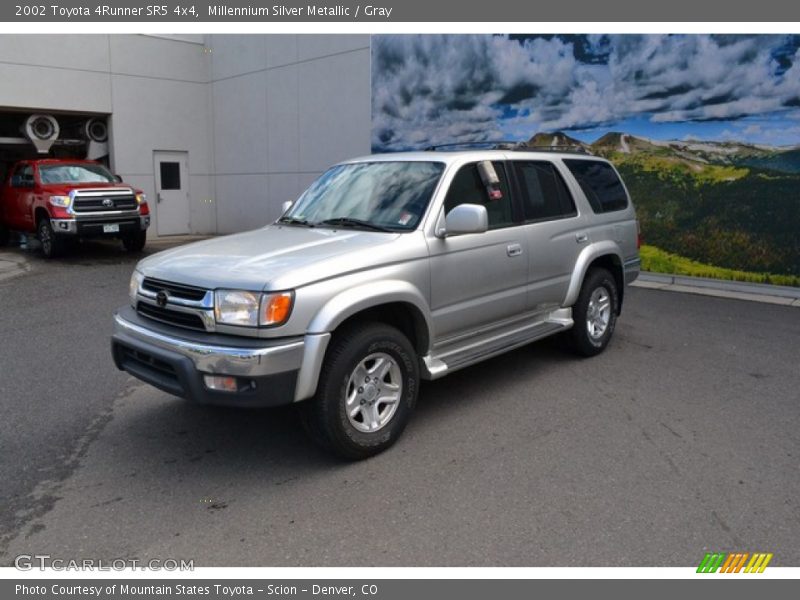 Millennium Silver Metallic / Gray 2002 Toyota 4Runner SR5 4x4