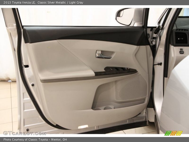 Classic Silver Metallic / Light Gray 2013 Toyota Venza LE
