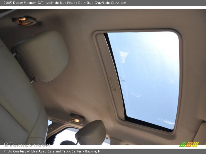 Midnight Blue Pearl / Dark Slate Gray/Light Graystone 2005 Dodge Magnum SXT
