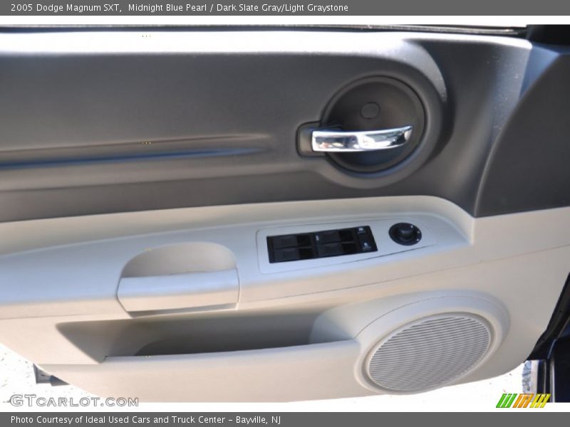 Midnight Blue Pearl / Dark Slate Gray/Light Graystone 2005 Dodge Magnum SXT