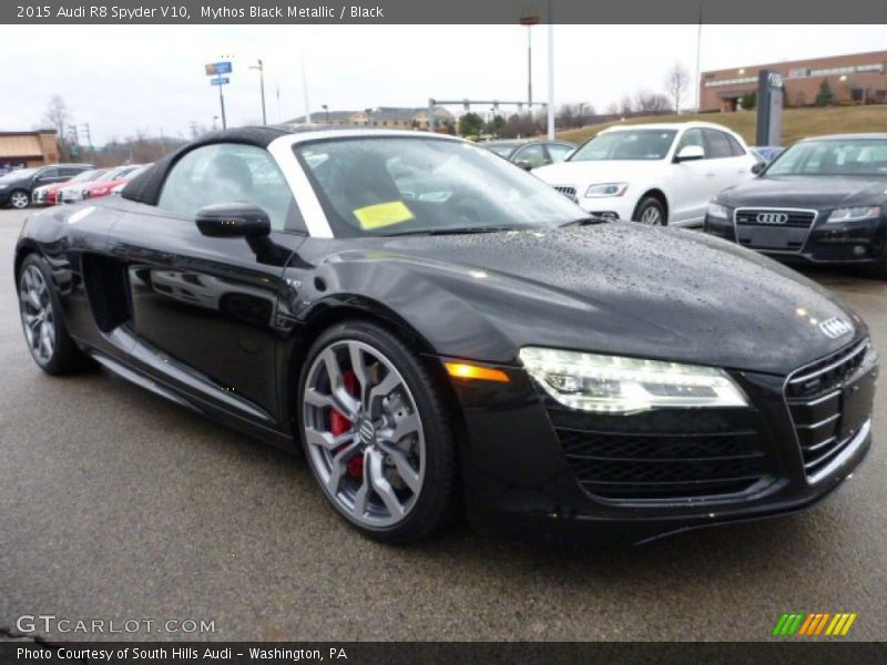 Front 3/4 View of 2015 R8 Spyder V10