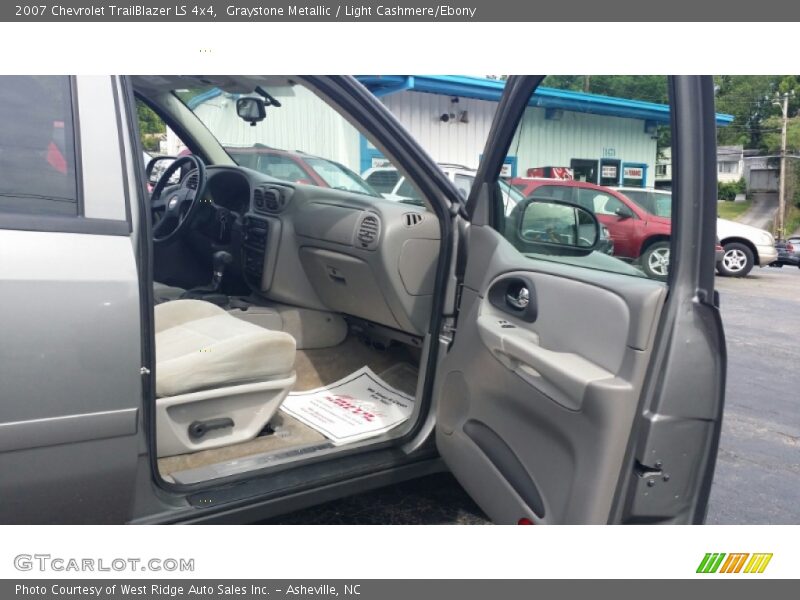 Graystone Metallic / Light Cashmere/Ebony 2007 Chevrolet TrailBlazer LS 4x4