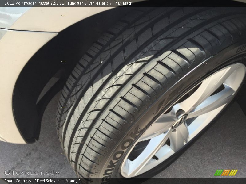 Tungsten Silver Metallic / Titan Black 2012 Volkswagen Passat 2.5L SE