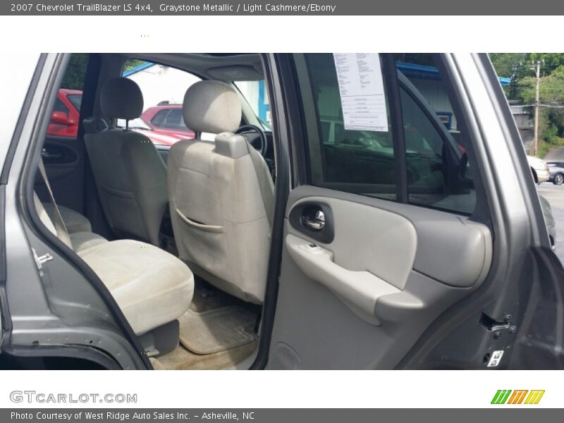 Graystone Metallic / Light Cashmere/Ebony 2007 Chevrolet TrailBlazer LS 4x4