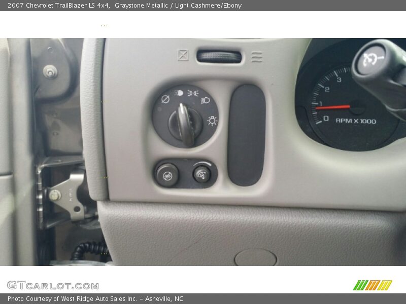 Graystone Metallic / Light Cashmere/Ebony 2007 Chevrolet TrailBlazer LS 4x4