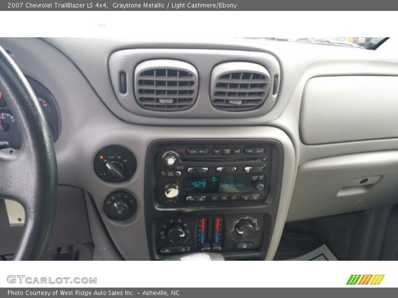 Graystone Metallic / Light Cashmere/Ebony 2007 Chevrolet TrailBlazer LS 4x4