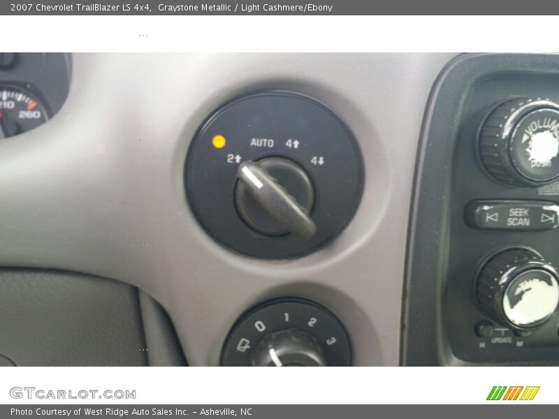 Graystone Metallic / Light Cashmere/Ebony 2007 Chevrolet TrailBlazer LS 4x4