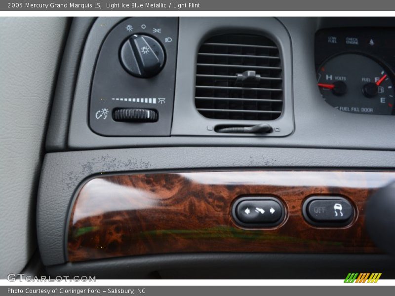 Controls of 2005 Grand Marquis LS