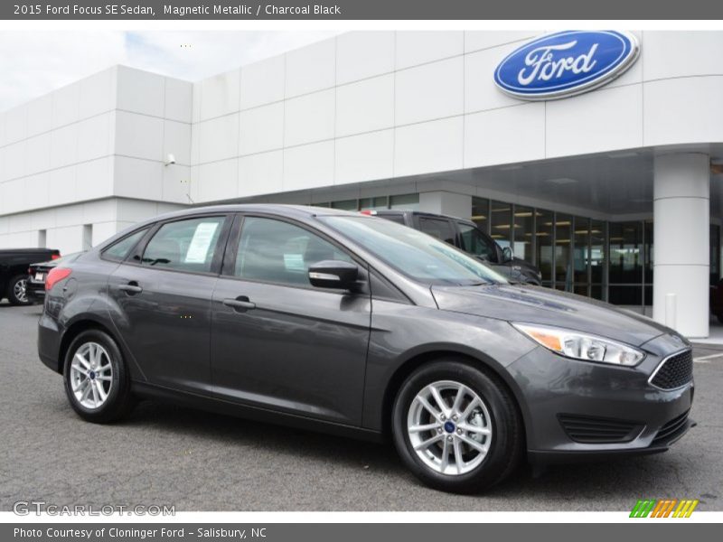 Magnetic Metallic / Charcoal Black 2015 Ford Focus SE Sedan