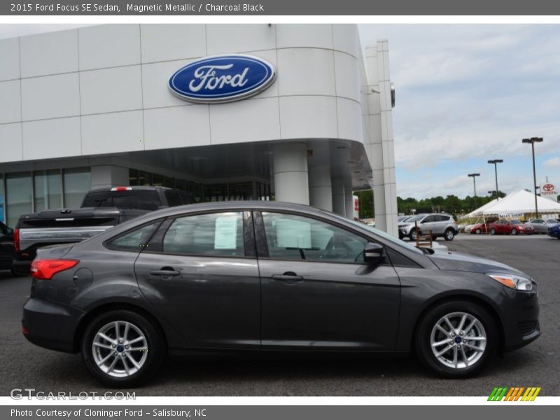 Magnetic Metallic / Charcoal Black 2015 Ford Focus SE Sedan