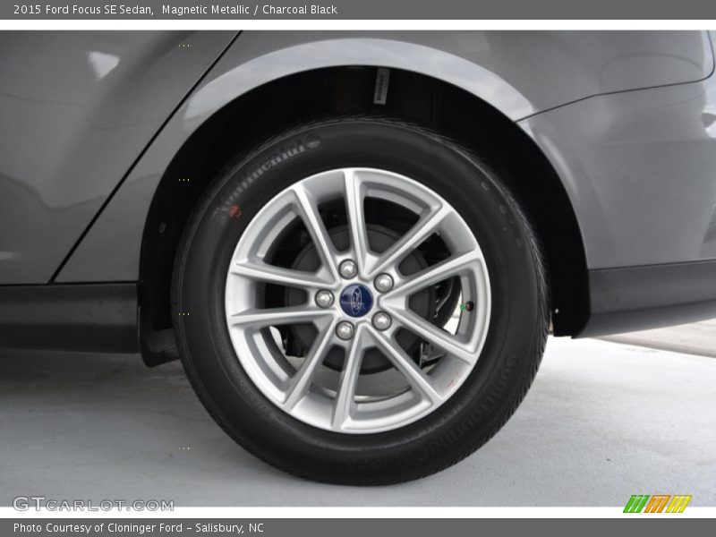 Magnetic Metallic / Charcoal Black 2015 Ford Focus SE Sedan