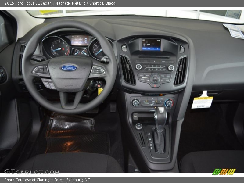 Magnetic Metallic / Charcoal Black 2015 Ford Focus SE Sedan
