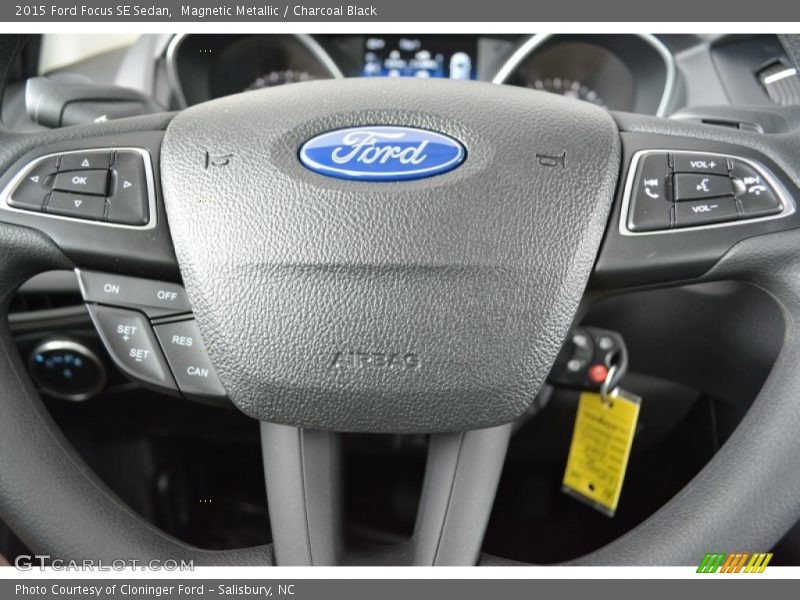 Magnetic Metallic / Charcoal Black 2015 Ford Focus SE Sedan